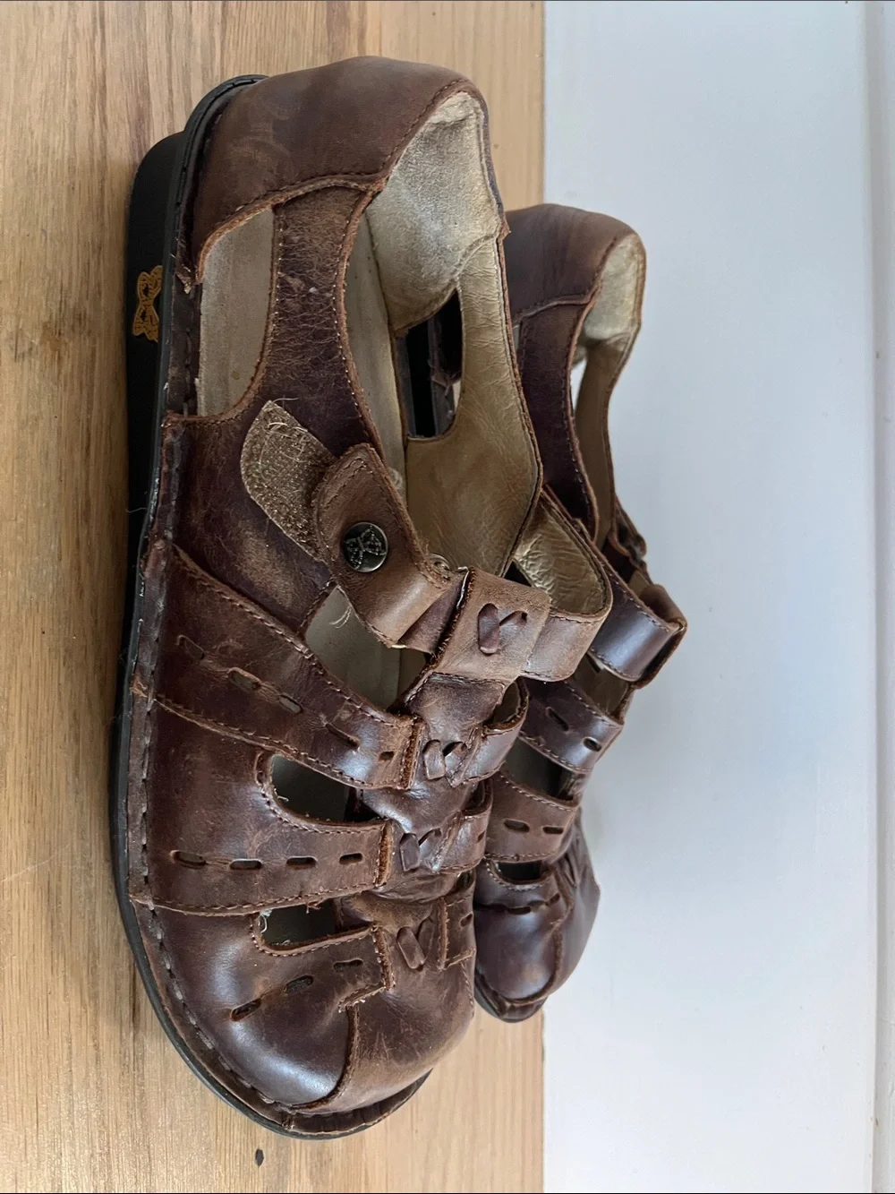 Alegria Men's Brown Leather Fisherman-Style Sandals